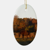 Rood bruin paard, herfst bossen. keramisch ornament (Rechts)