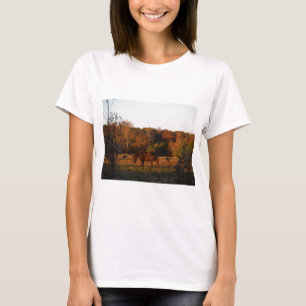 Rood bruin paard, herfst bossen. t-shirt
