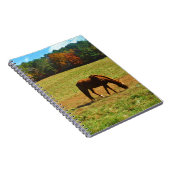 Rood bruin paard in de herfstbomen notitieboek (Rechterzijde)