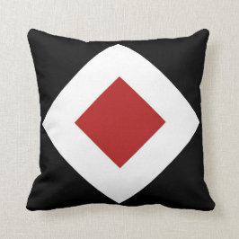 Rood diamant, witte rand zwart kussen
