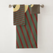 Rood en groen streepjespatroon monogramed bad handdoek (Insitu)