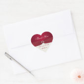 Rood en Ivoor Damask Hartvormige Bruiloft Sticker (Envelop)
