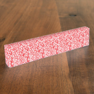 Rood en sinaasappel inpakpapier met een geometrisc naambordje