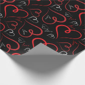 Rood en wit Doodle Hearts Love Script op Black Cadeaupapier (Hoek)