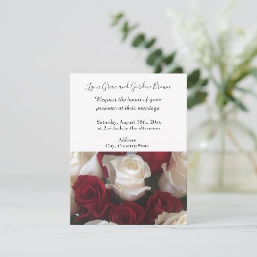 Rood en wit Roos Weddenschap Kaart (Staand voorkant)