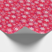 Rood en wit Snowflake Patroon Cadeaupapier (Hoek)
