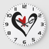Rood en zwart Abstract Hart Modern Romantisch Grote Klok (Voorkant)