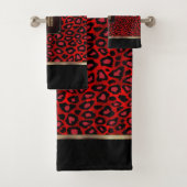 Rood en zwart luipatroon met monogram bad handdoek (Insitu)