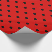 Rood- en zwart-witpuntenpatroon cadeaupapier (Hoek)