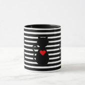 Rood hart en zwart kat op zwart & wit gestreept mok (Midden)