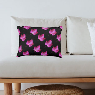 Rood herfst esdor bladmotive op zwarte bloemen accent kussen