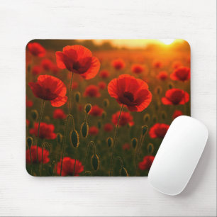 Rood klaprozenveld bij zonsopgang muismat