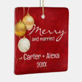 Rood leer eerste kerst getrouwd keramisch ornament (Rechts)