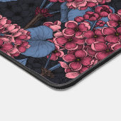 Rood lila op donkerblauw bureaumat (Hoek)