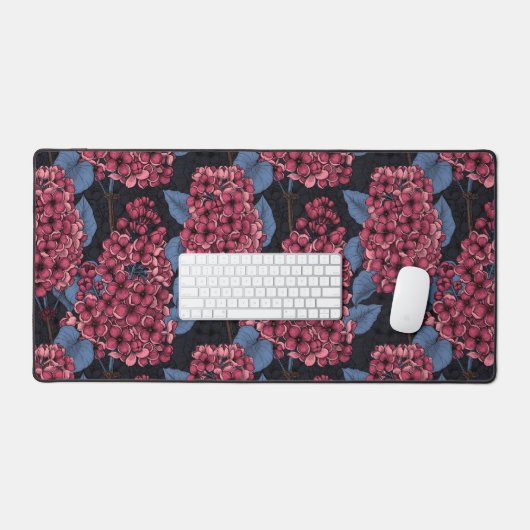 Rood lila op donkerblauw bureaumat (Keyboard & Muis)