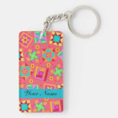 Rood met kleurrijke quiltblokken & gepersonaliseer sleutelhanger (achterkant)