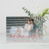 Rood Modern Eerste Kerstmis Samen Pas getrouwd Fot Feestdagenkaart (Staand voorkant)