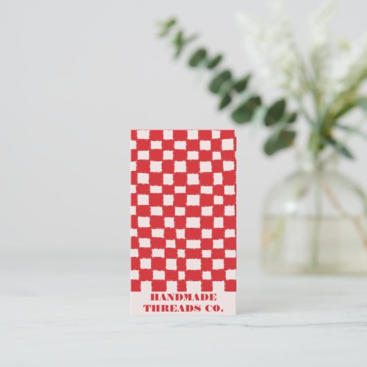 Rood Roze Checkerboard Patroon QR Code Handgemaakt Visitekaartje (Staand voorkant)