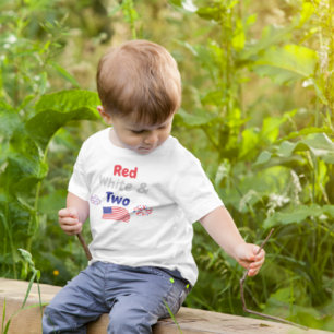 Rood, wit en twee tweede verjaardag kinder shirts