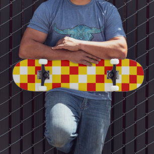 Rood Wit Geel Geruit Patroonontwerp Skateboard