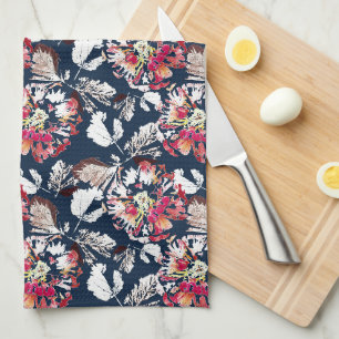 Rood, witte bloemen op blauw. theedoek