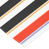 Rood Zwart Wit Strepen Lijnen Patroonontwerp Tafelkleed (Gekanteld)