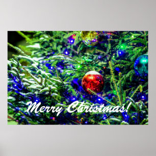 Roodbal met groene kerstboom poster