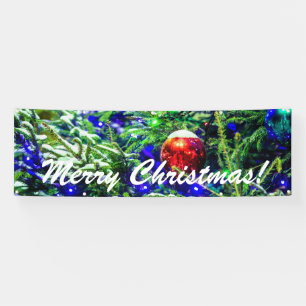 Roodbal met groene kerstboom spandoek