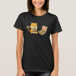 Roodharige kat verslindt heerlijke pizza met smaak t-shirt