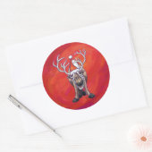 Roodrendierkerst op rood ronde sticker (Envelop)