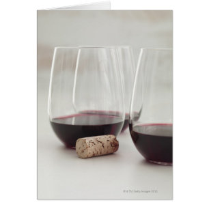 Roodwijn in glazen zonder steel