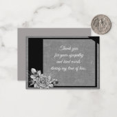 Roos bloemblaadjes bedankje notitiekaartje (Voorkant / Achterkant in situ)