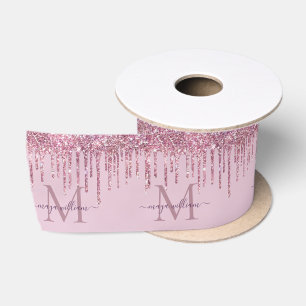 Roos Glitter maakt een persoonlijk monogram en een Lint