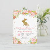 Roos Gold Bunny 1st Birthday Floral Invitation Kaart (Staand voorkant)