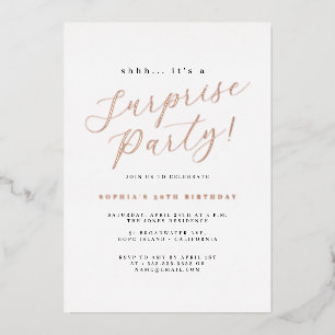 Roos Gold Elegant Script Surprise Party Folie Uitnodiging