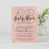 Roos Gold Glitter 43rd Birthday Invitation Kaart (Staand voorkant)