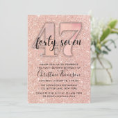 Roos Gold Glitter 47th Birthday Invitation Kaart (Staand voorkant)