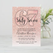 Roos Gold Glitter 67th Birthday Invitation Kaart (Staand voorkant)