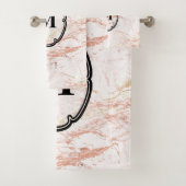Roos Gold Marble Monogram Bad Handdoek (Insitu)