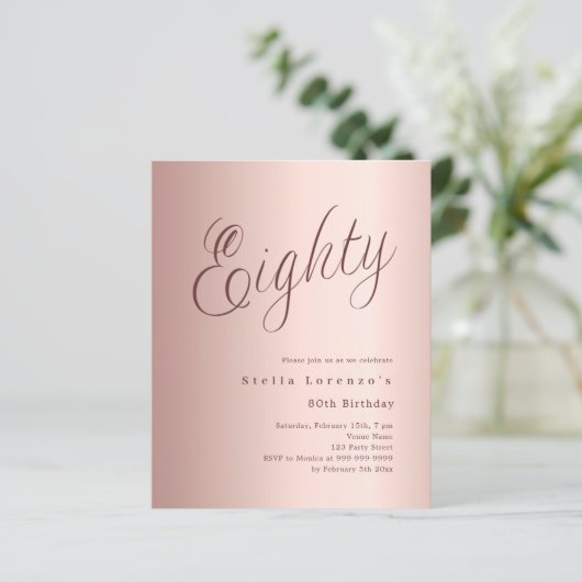 Roos Gold Script budget 80e verjaardagsuitnodiging (Staand voorkant)