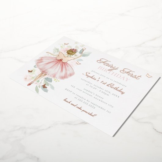 Roos gouden vlinderfee eerste 1e verjaardag folie uitnodiging (Gedraaid)