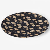 Roos goudginko verlaat zwarte achtergrond papieren bordje (Gekanteld)