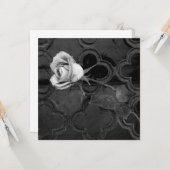 Roos op de zwarte en witte sympathiekaart kaart (Voorkant / Achterkant in situ)