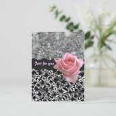 Roos op zwart-wit briefkaart (Staand voorkant)