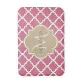 Roos Roze Quatrefoil Patroon met Groot Tan Monogra Badmat (Voorkant Verticaal)
