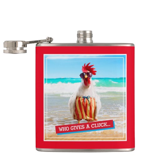 Rooster Kerel Chillin bij Beach in Swim Trunks Heupfles (Geopend)