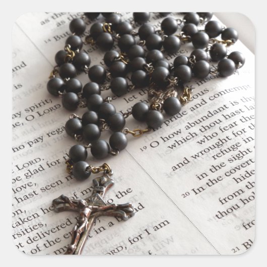 Rosary on Bible Vierkante Sticker (Voorkant)