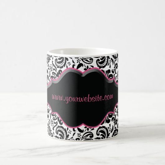Rose blanc de café de tasse de damassé de noir (Centre)