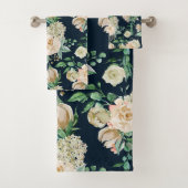 Rose blanche romantique et fleurs d'Hydrangée (En situation)