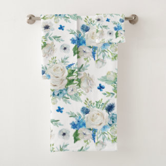 Rose blanche romantique et motif floral bleu